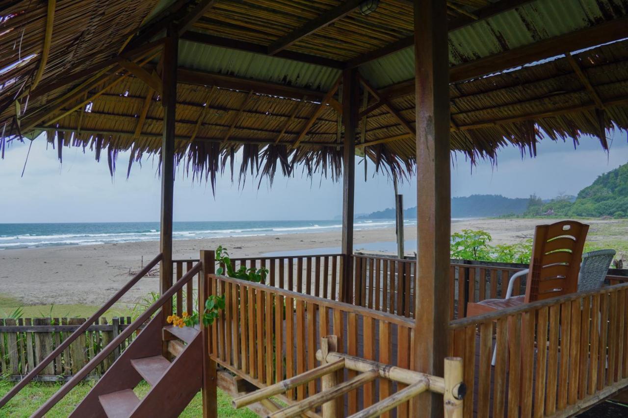 מלון Salul Momos Surf Shack מראה חיצוני תמונה